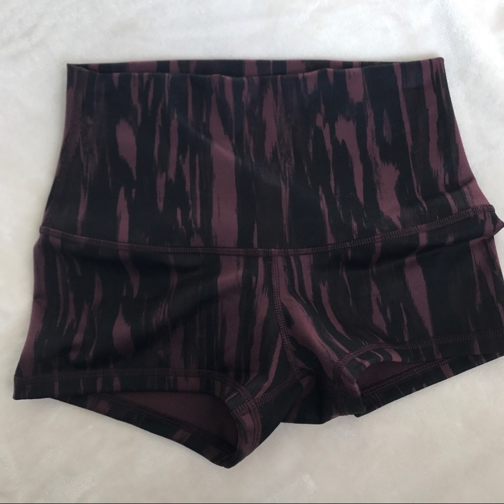 🚫SOLD🚫 Lululemon Maroon and Black Boogie Shorts - Picture 4 of 5